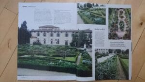 Tekninen piirustus. Kuvassa on harmaat värit. Sisältää puun ja talon. Sisältää myös tekstiä, kasvia, kirjaa.