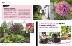 Kuvakaappaus talosta. Kuvassa on valkoisia värejä. Sisältää kukan, puun, kasvin ja talon. Mukana myös teksti, ulkona, puutarha.